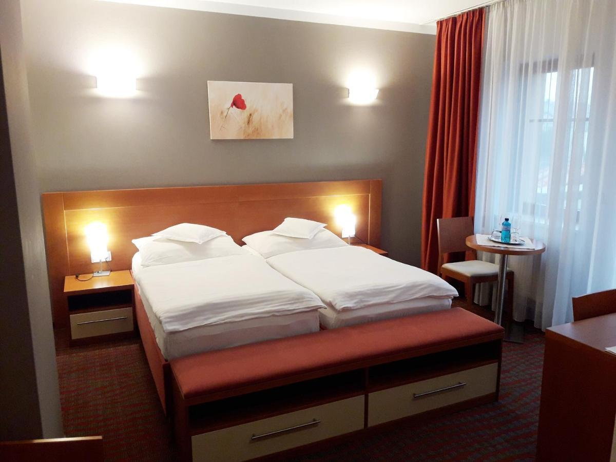 Katerain Hotel, Restaurace, Wellness Опава Экстерьер фото