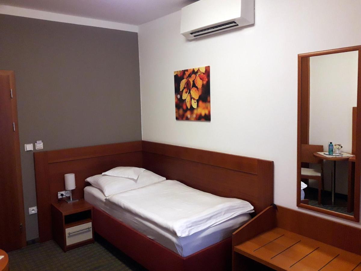 Katerain Hotel, Restaurace, Wellness Опава Экстерьер фото